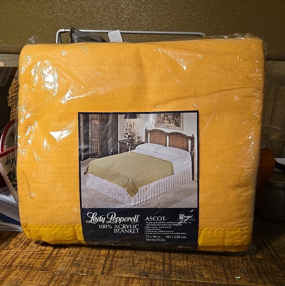 Vintage Lady Pepperell Ascot 100% Acrylic Blanket Twin/Full 72x90 - Picture 1 of 8